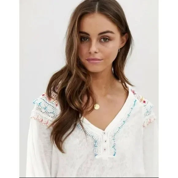 Free People - White Siesta Fiesta Colorful Embroidered Crochet V Neck Top Size S - Picture 8 of 13